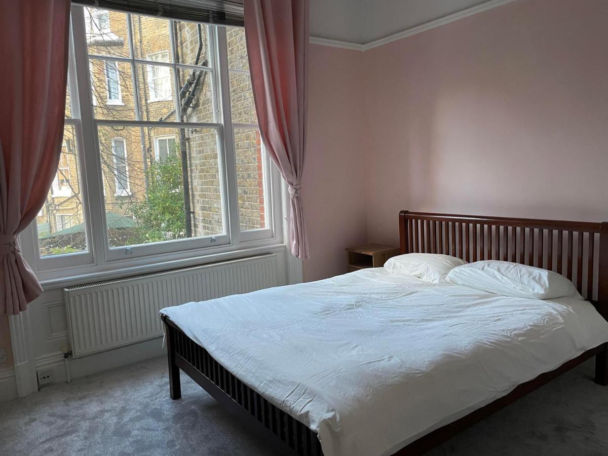 1 Bedroom In The Heart Of West Appartamento Londra