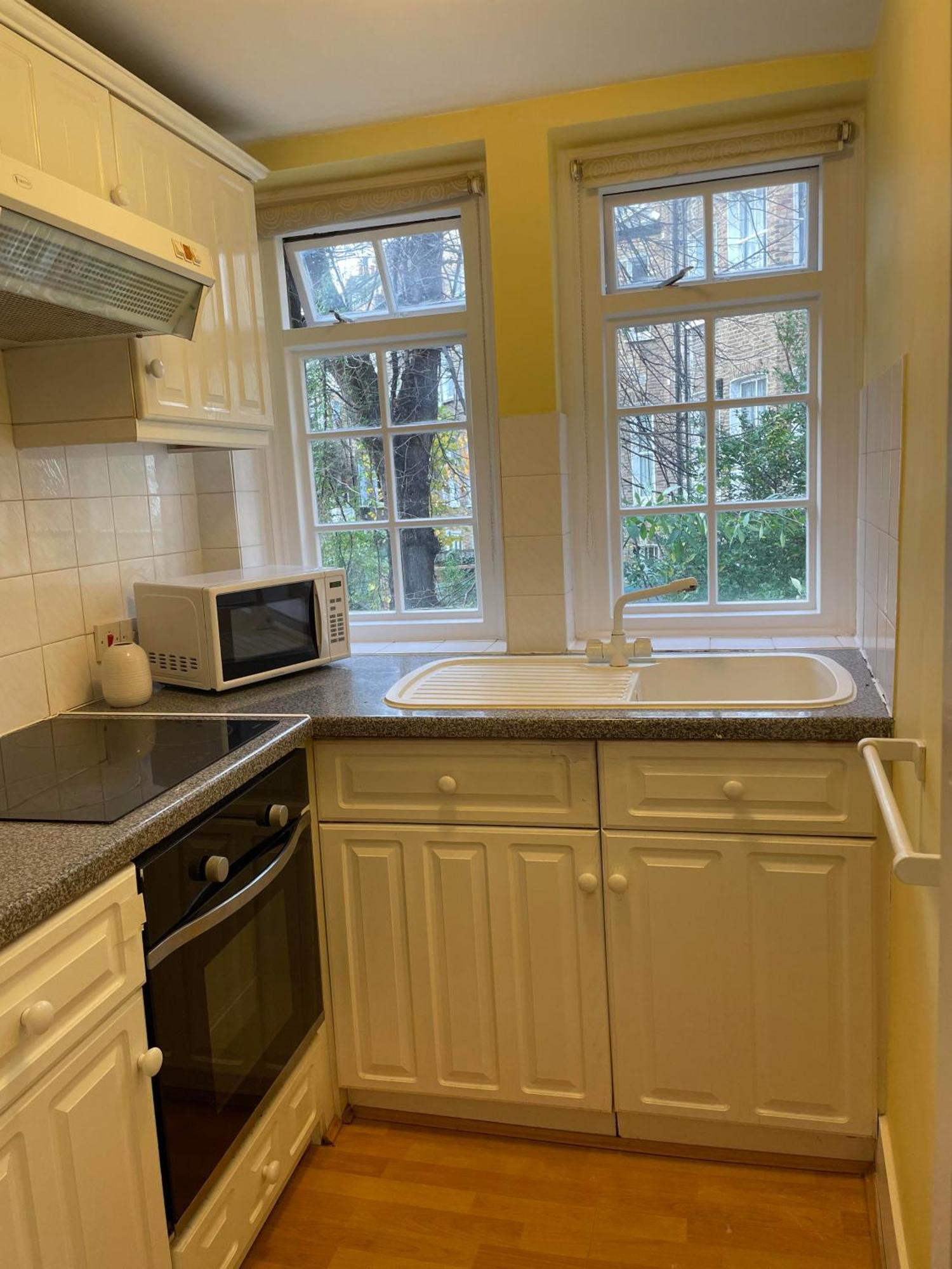 Appartamento 1 Bedroom In The Heart Of West Londra