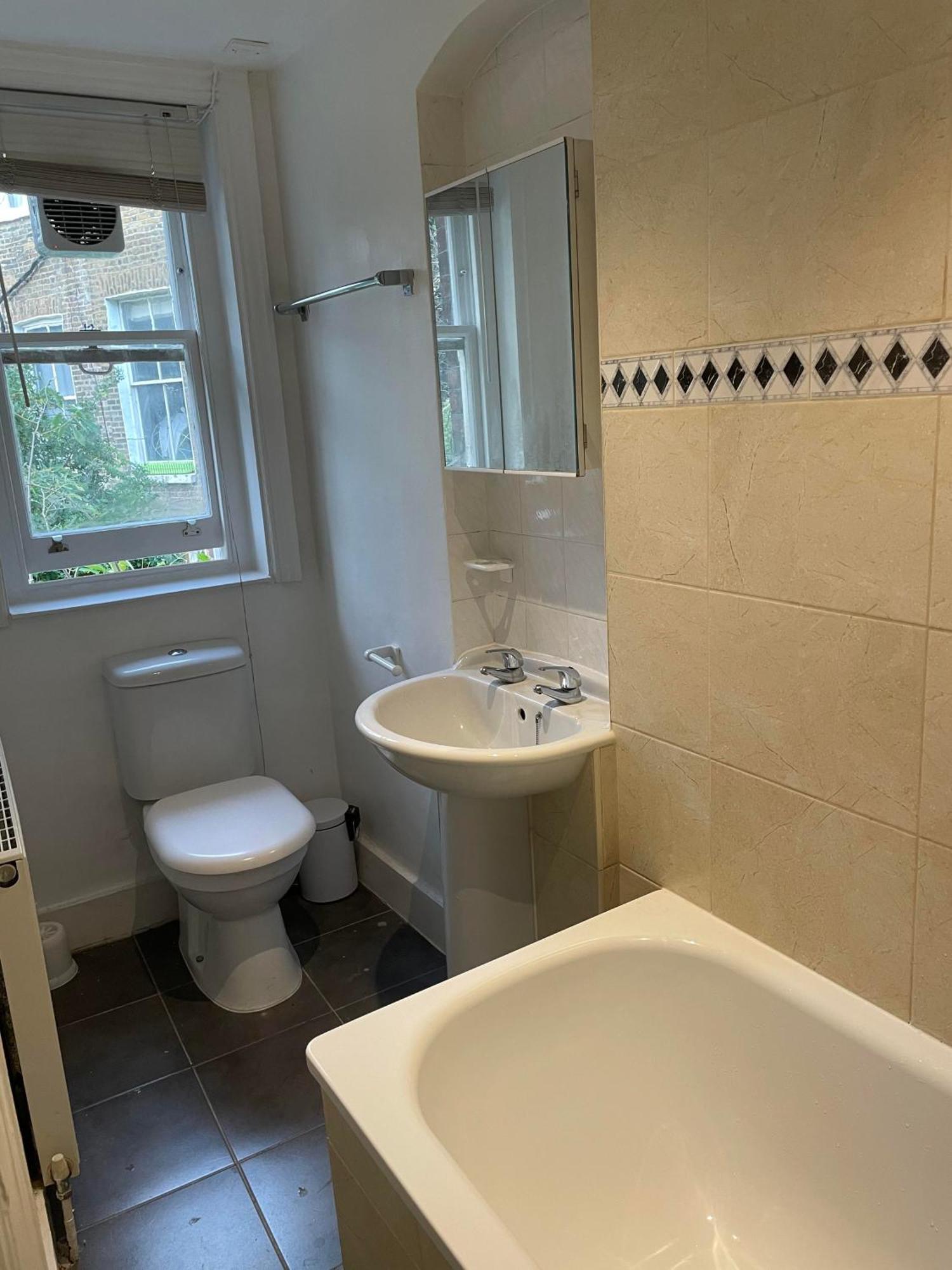 Appartamento 1 Bedroom In The Heart Of West *